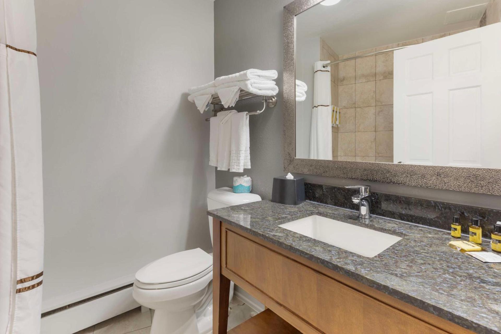 Best Western Plus Milwaukee West photo 40