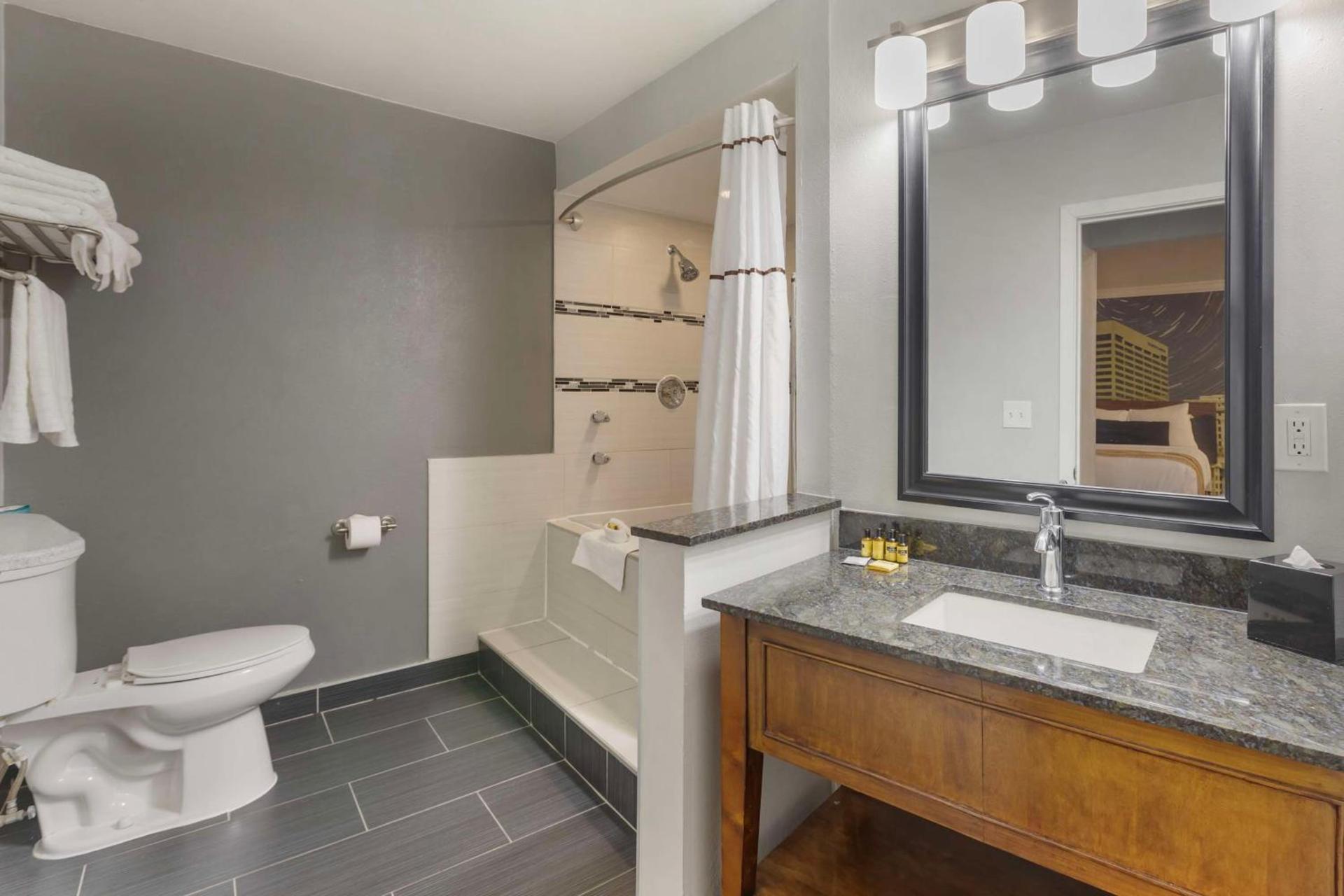 Best Western Plus Milwaukee West photo 41