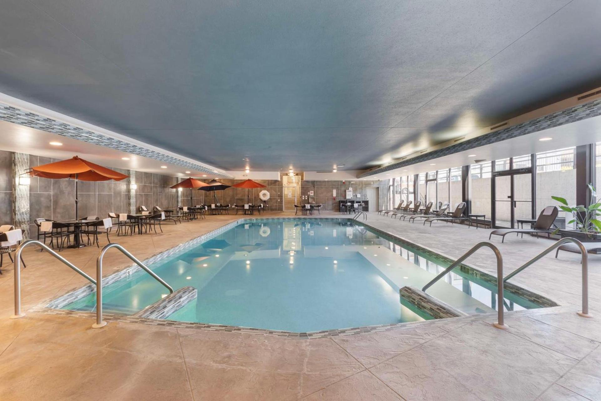 Best Western Plus Milwaukee West photo 55