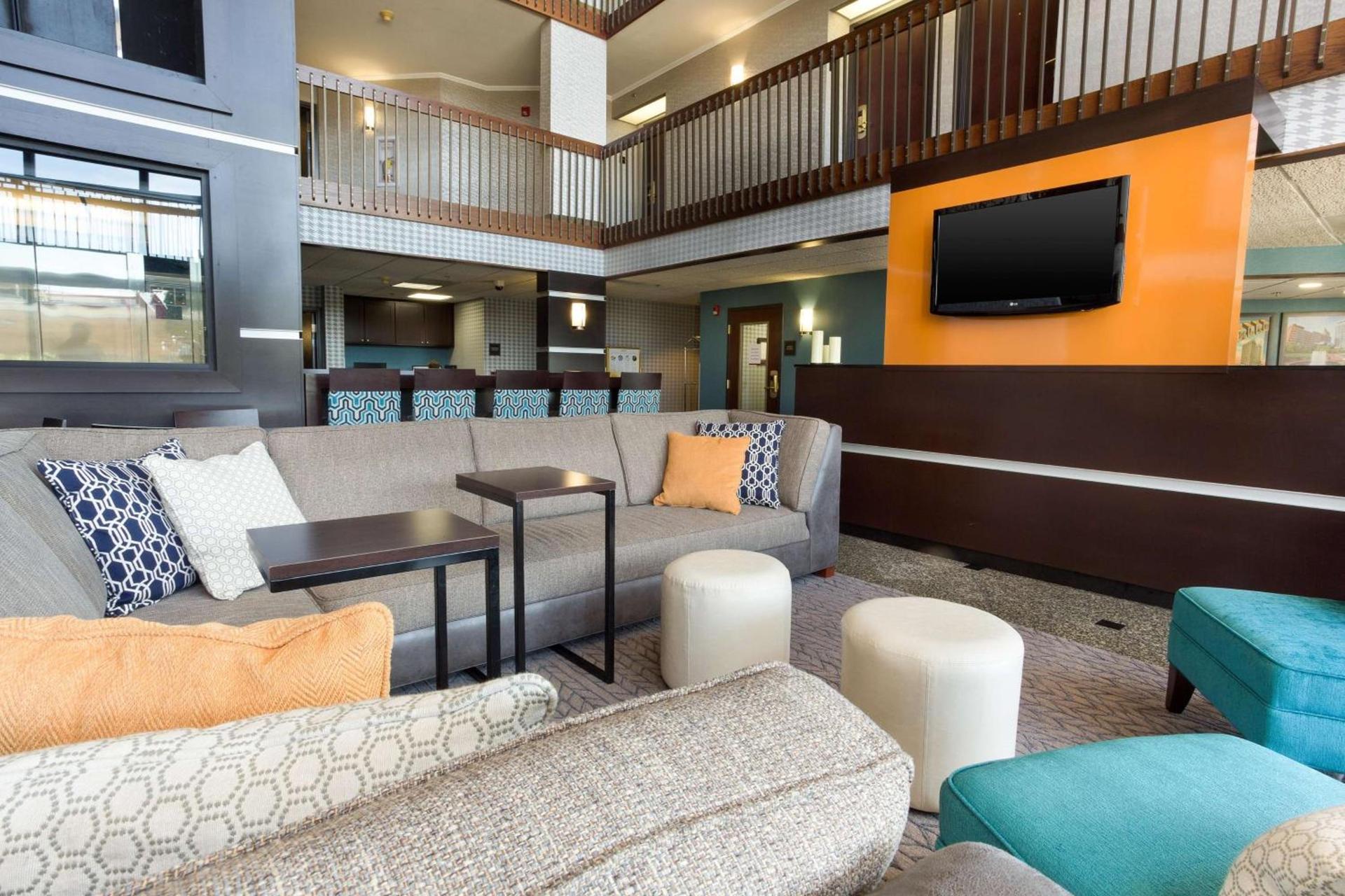 Drury Inn & Suites Greensboro photo 3