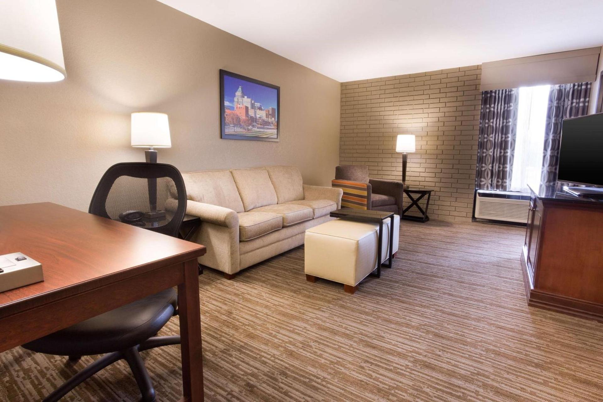 Drury Inn & Suites Greensboro photo 8