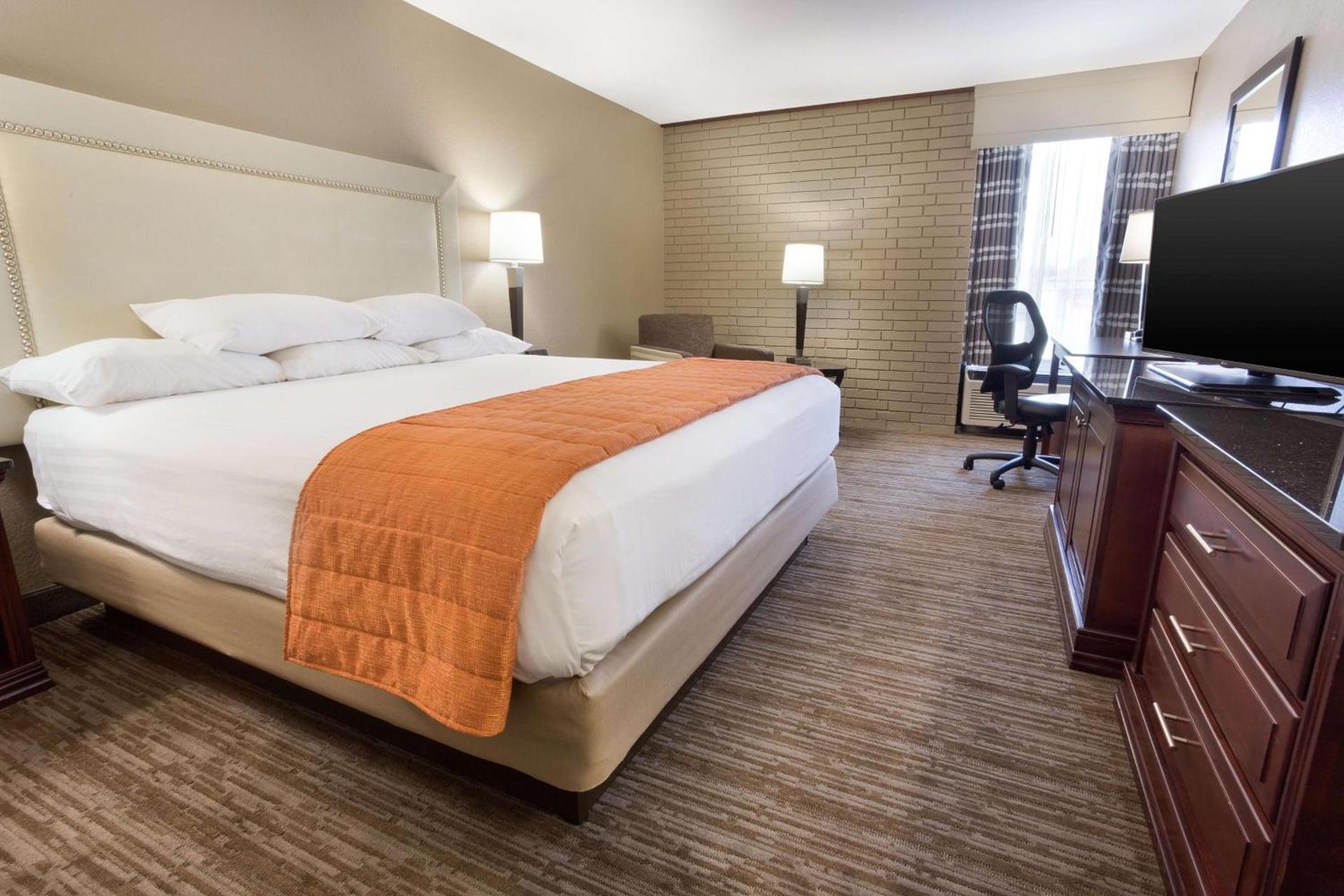 Drury Inn & Suites Greensboro photo 10