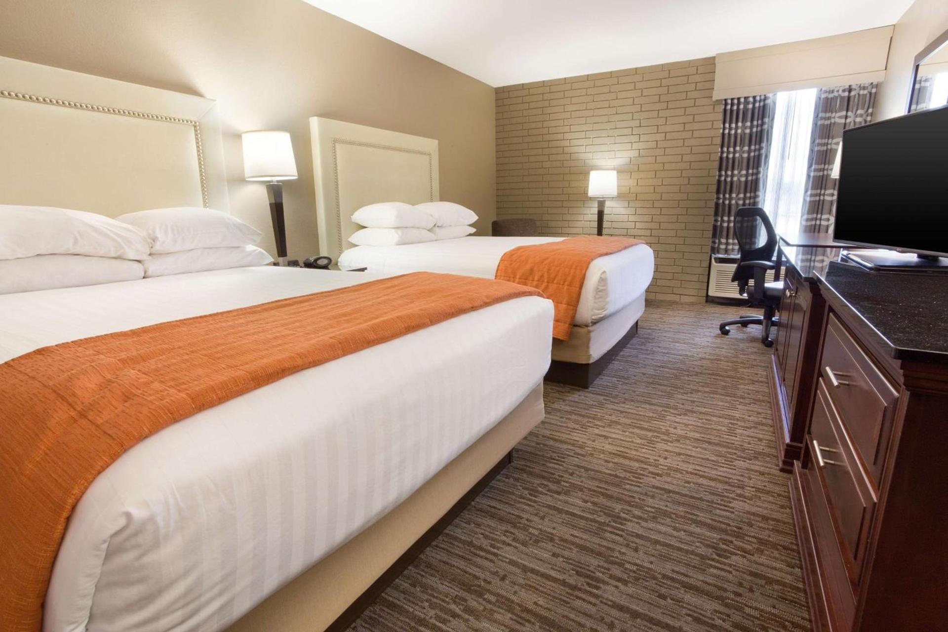 Drury Inn & Suites Greensboro photo 11