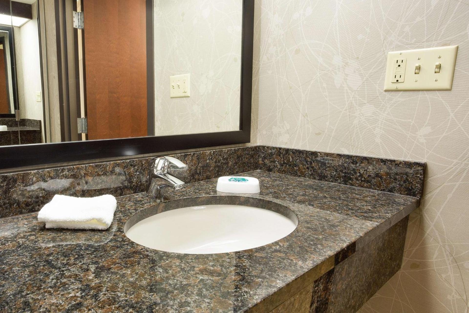 Drury Inn & Suites Greensboro photo 12