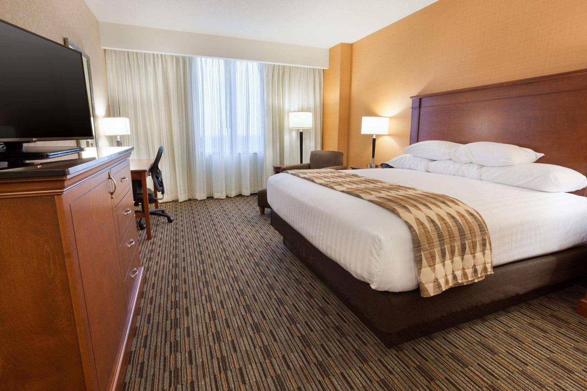 Drury Plaza Hotel Indianapolis Carmel photo 11