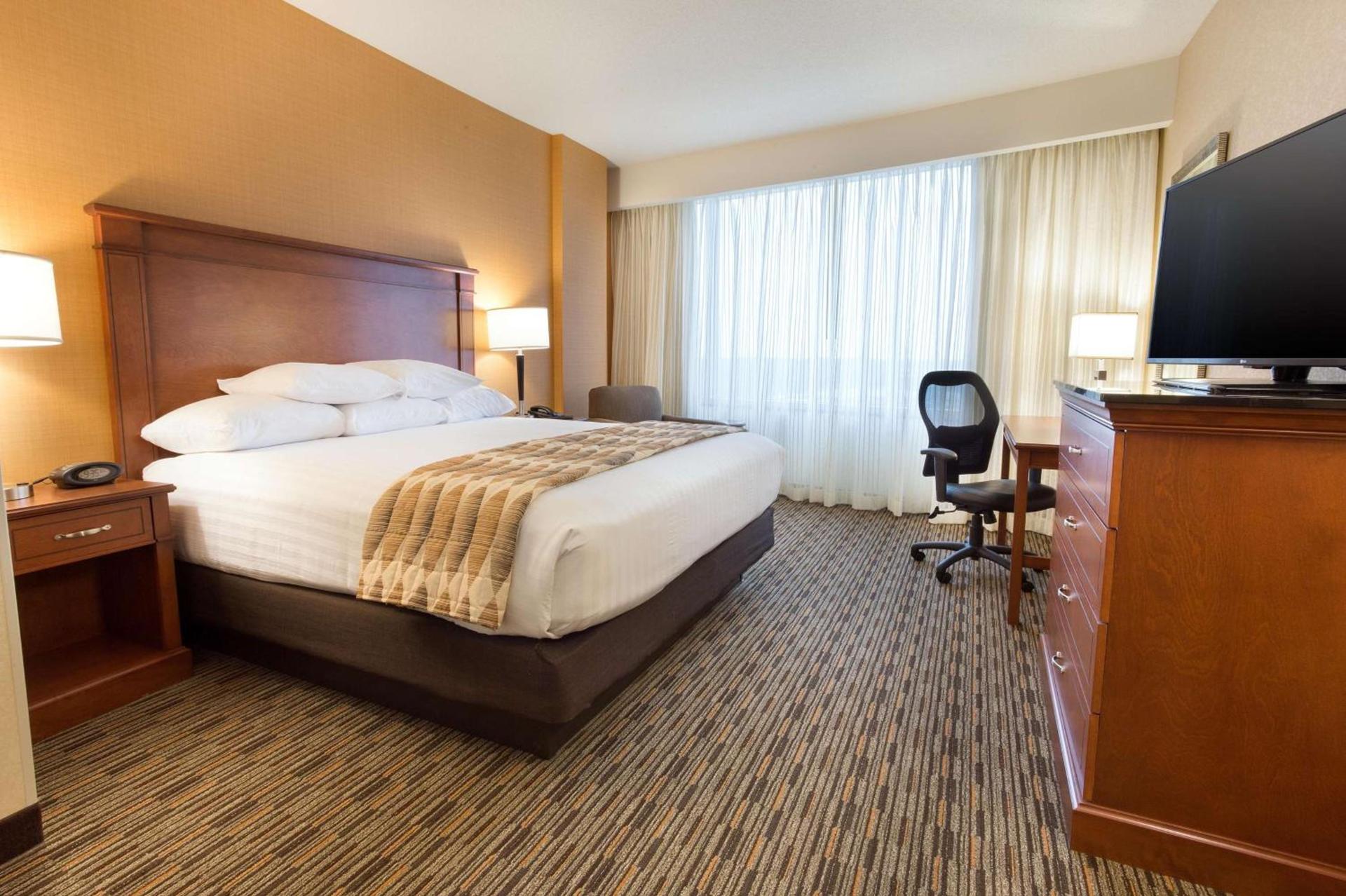 Drury Plaza Hotel Indianapolis Carmel photo 10