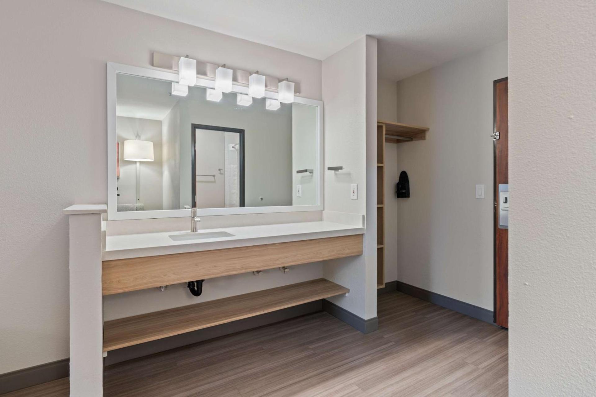 Best Western Lake Oswego Hotel & Suites photo 70