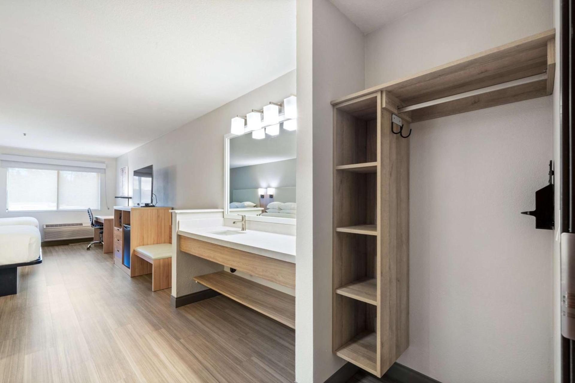 Best Western Lake Oswego Hotel & Suites photo 18