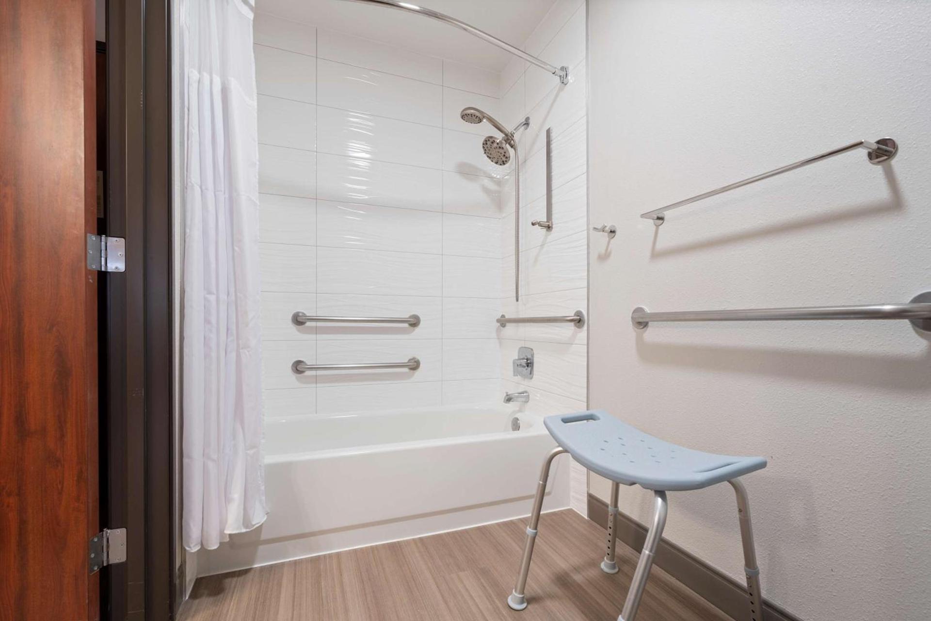 Best Western Lake Oswego Hotel & Suites photo 79