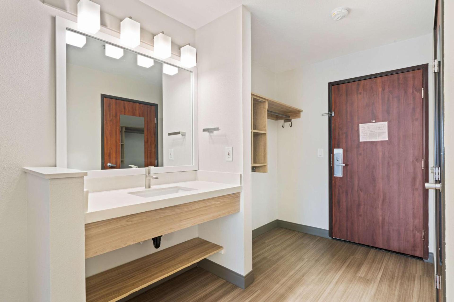 Best Western Lake Oswego Hotel & Suites photo 51