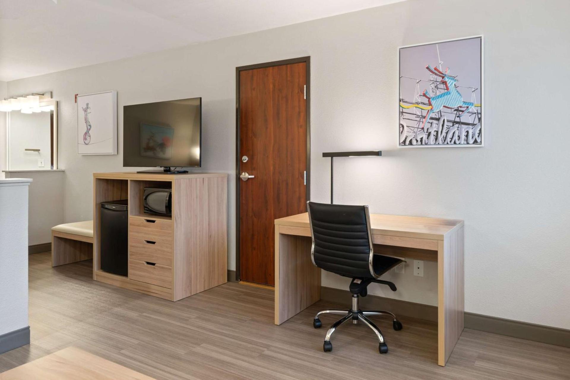 Best Western Lake Oswego Hotel & Suites photo 57