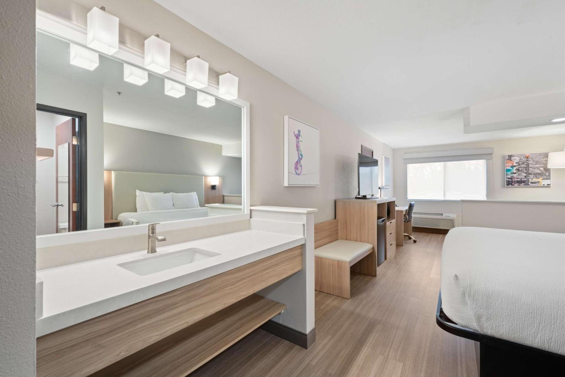 Best Western Lake Oswego Hotel & Suites photo 83