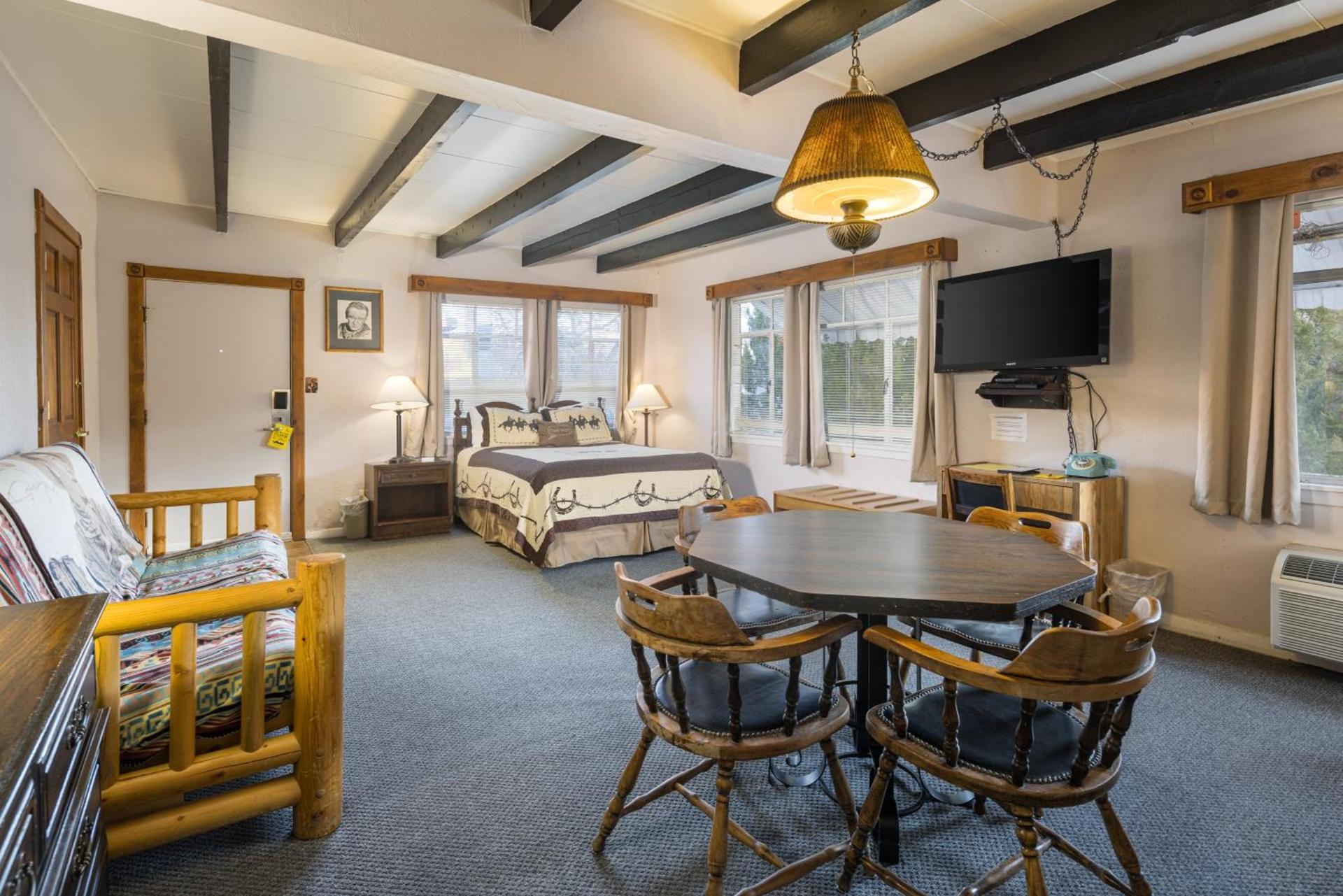 Apache Motel photo 9
