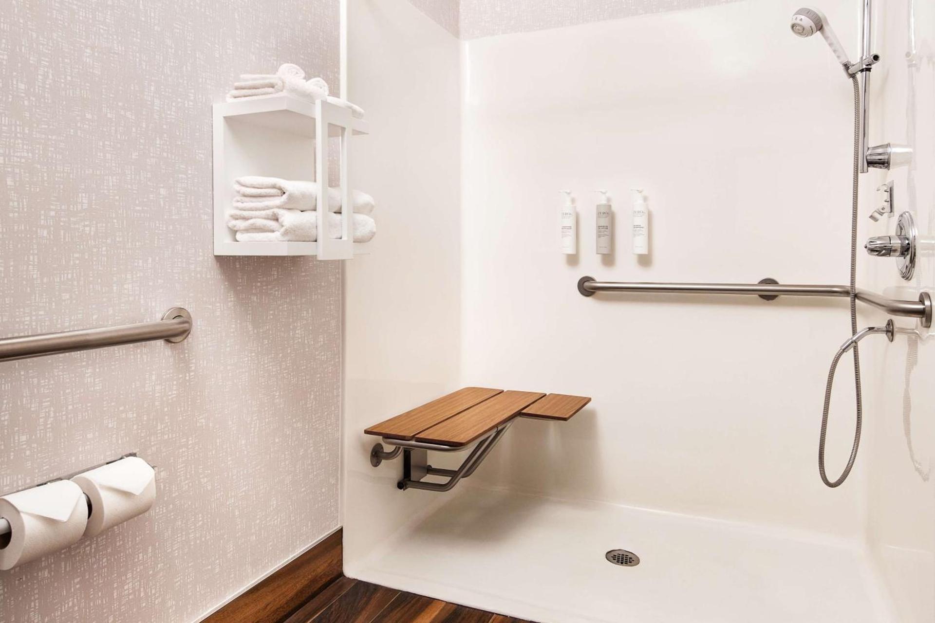 Hampton Inn Longmont photo 2
