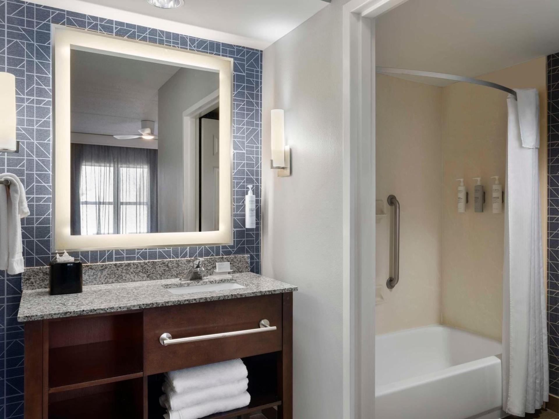 Homewood Suites Columbus - Airport photo 28