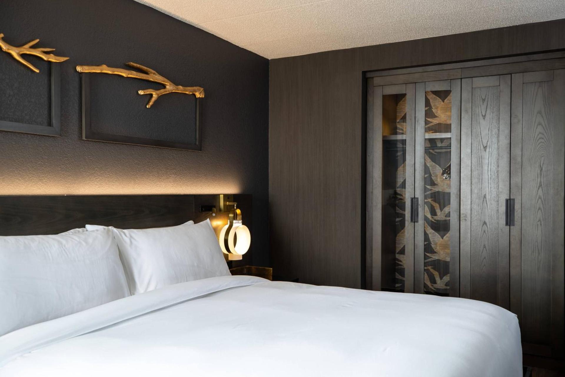 Renaissance Chicago North Shore Hotel photo 12