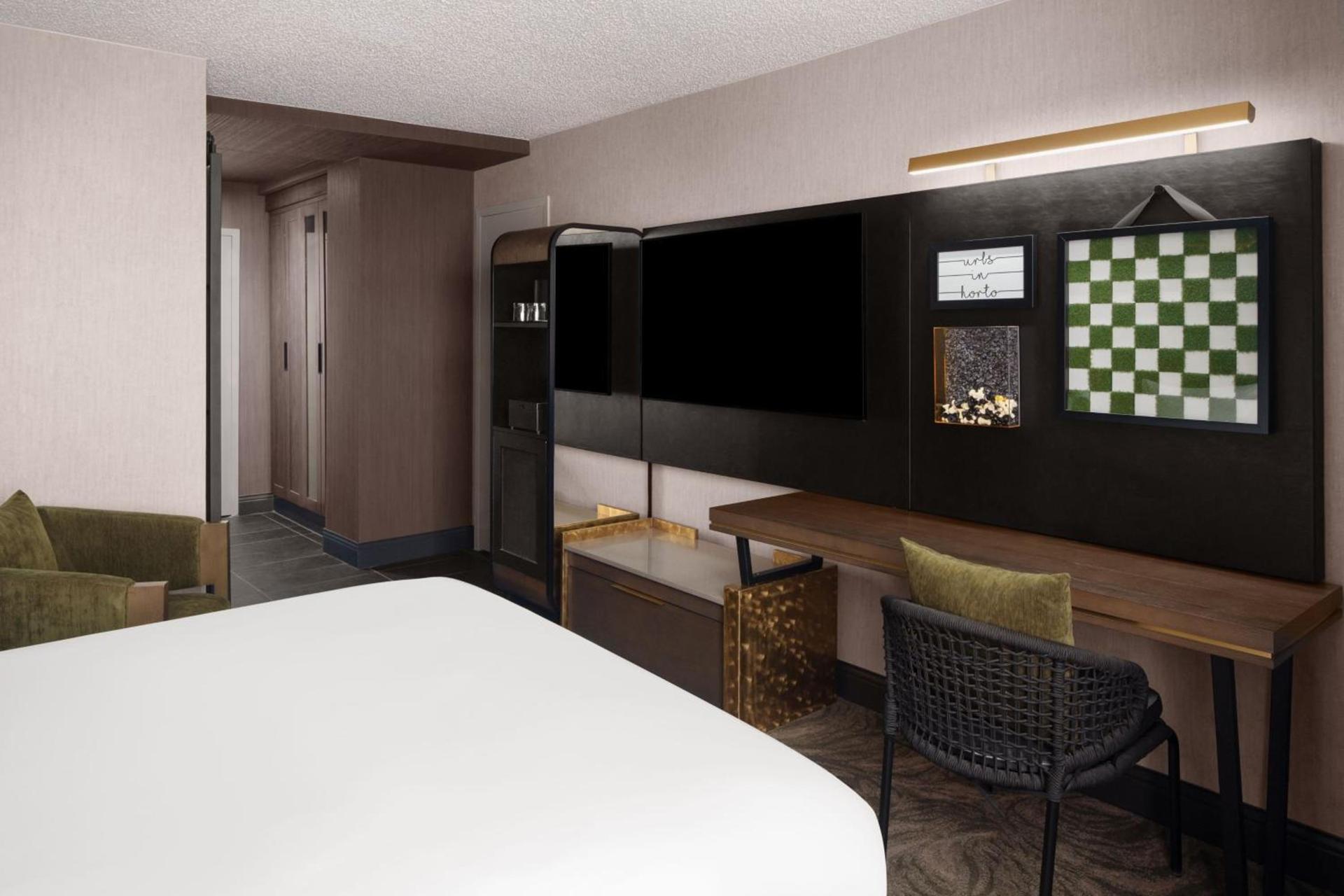 Renaissance Chicago North Shore Hotel photo 13