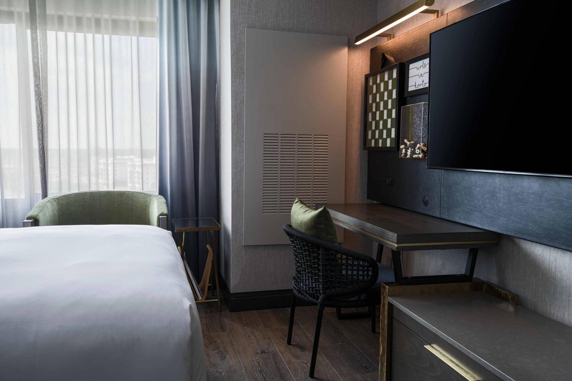 Renaissance Chicago North Shore Hotel photo 15