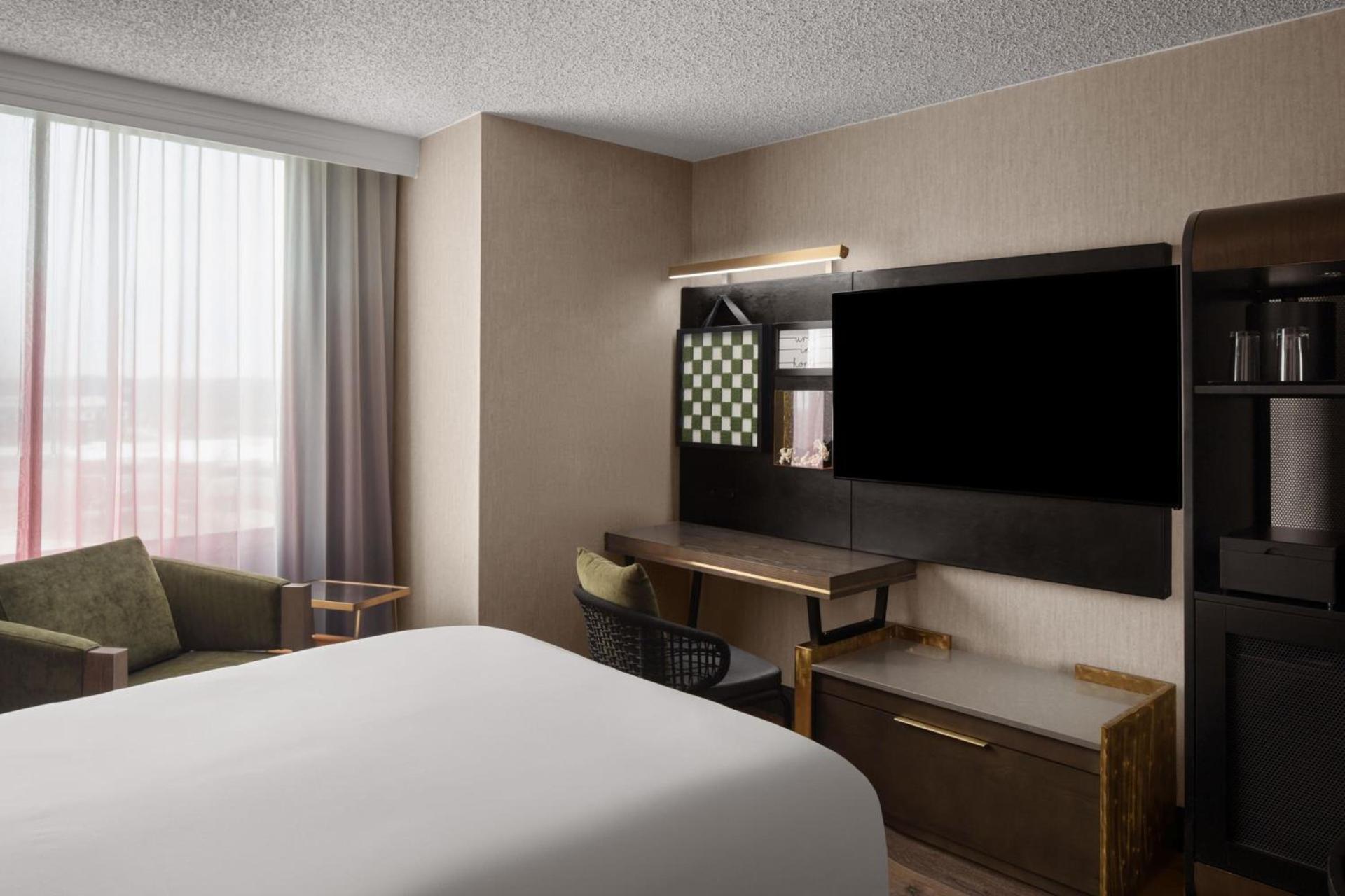 Renaissance Chicago North Shore Hotel photo 16