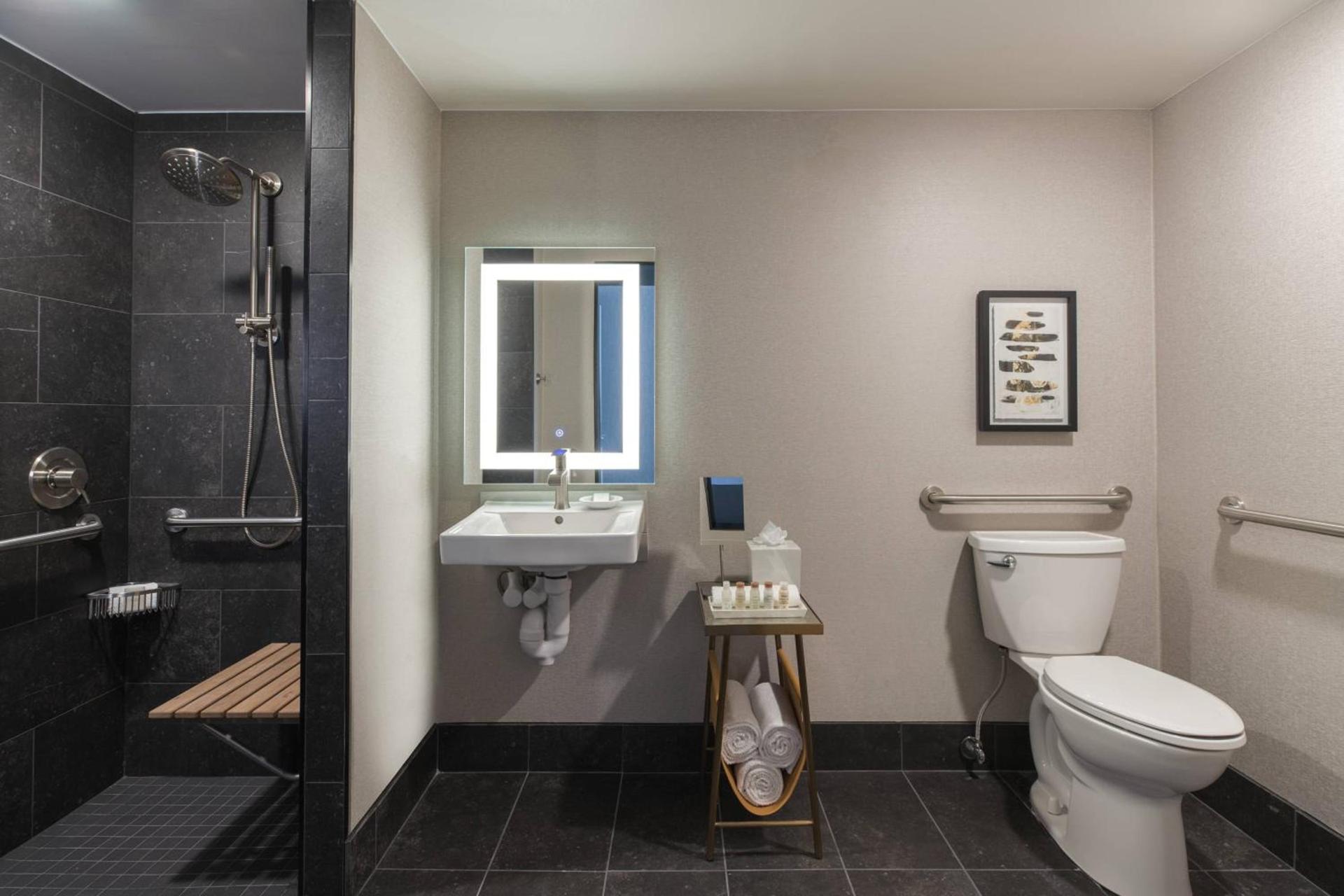 Renaissance Chicago North Shore Hotel photo 22