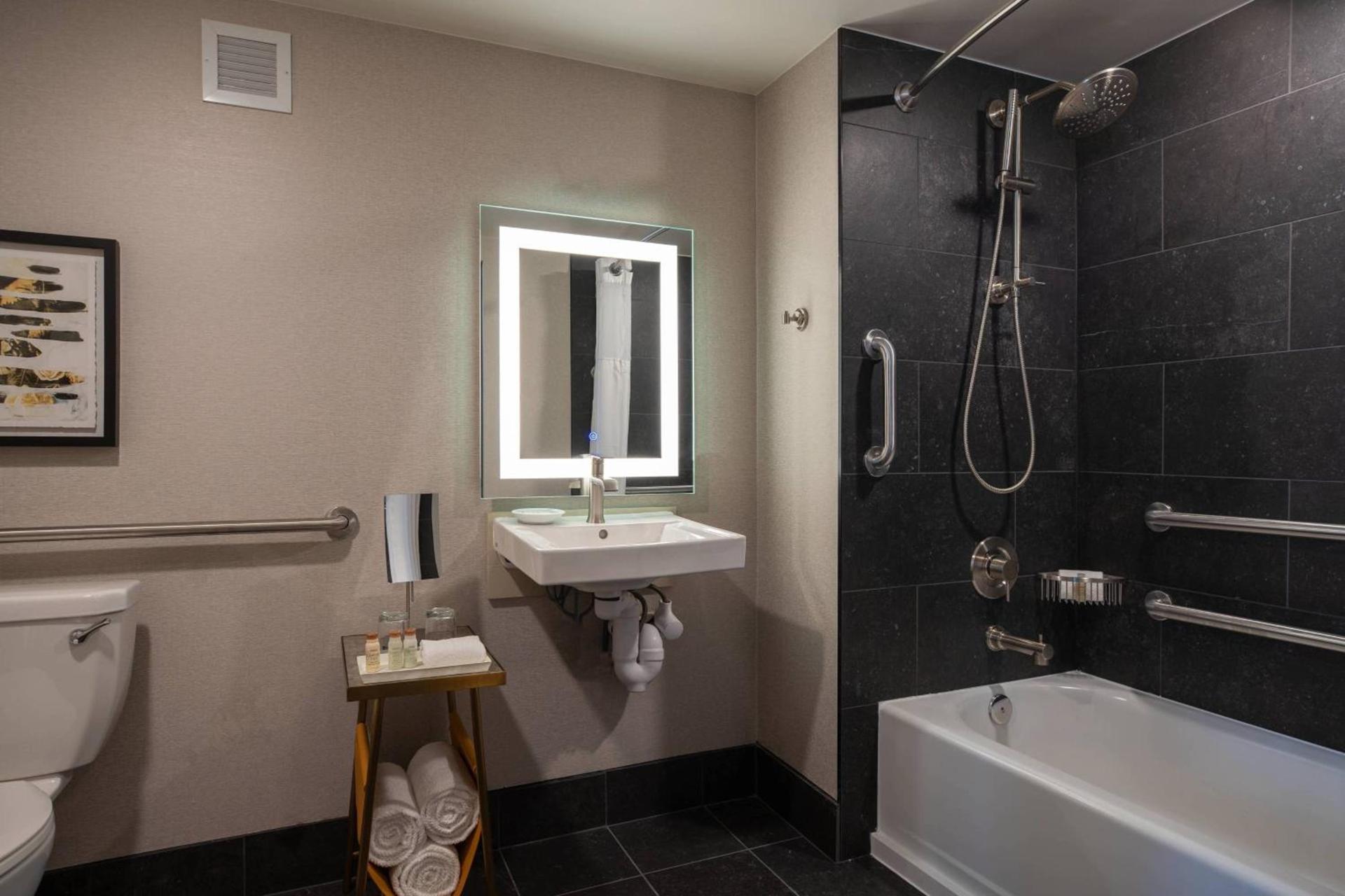 Renaissance Chicago North Shore Hotel photo 24