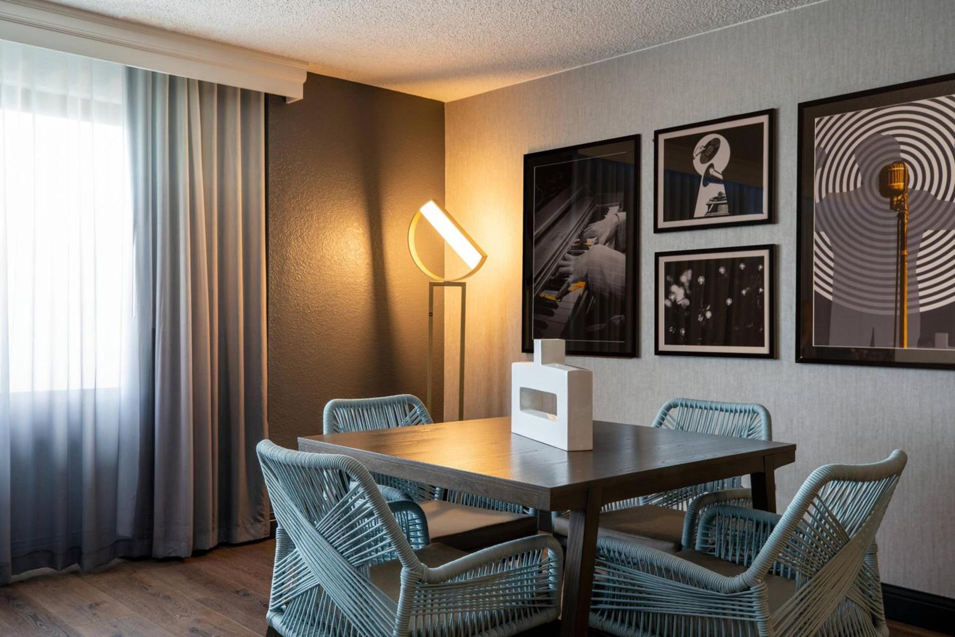 Renaissance Chicago North Shore Hotel photo 30