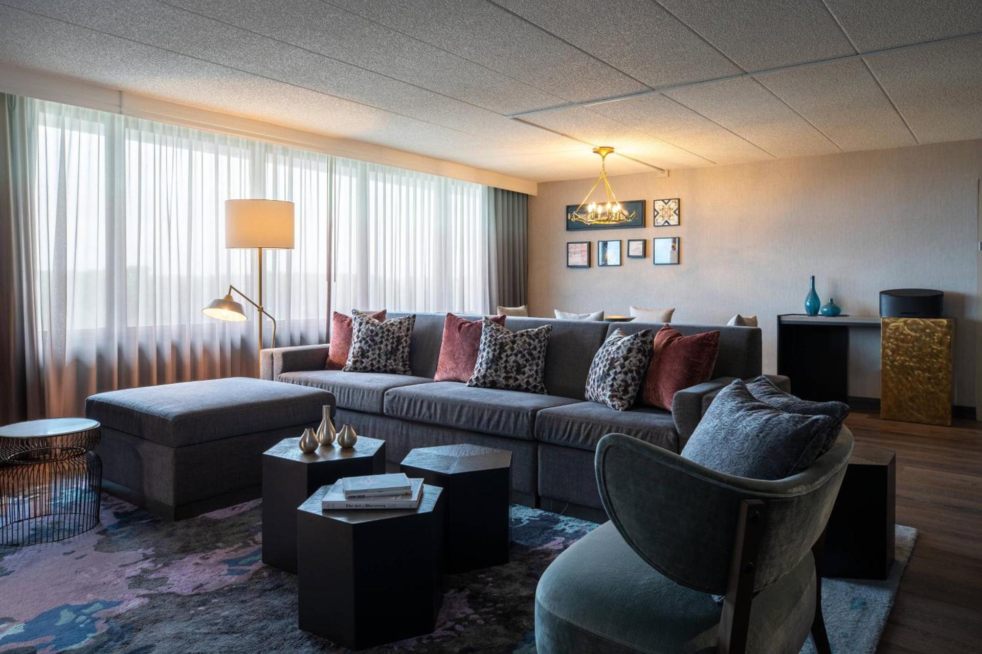 Renaissance Chicago North Shore Hotel photo 32