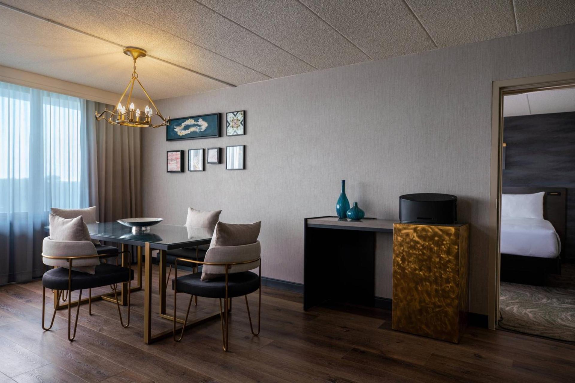 Renaissance Chicago North Shore Hotel photo 34
