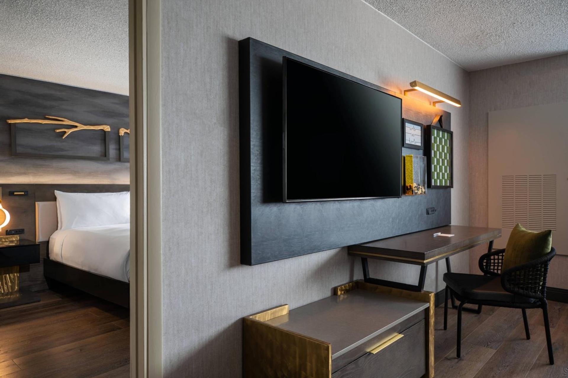 Renaissance Chicago North Shore Hotel photo 37