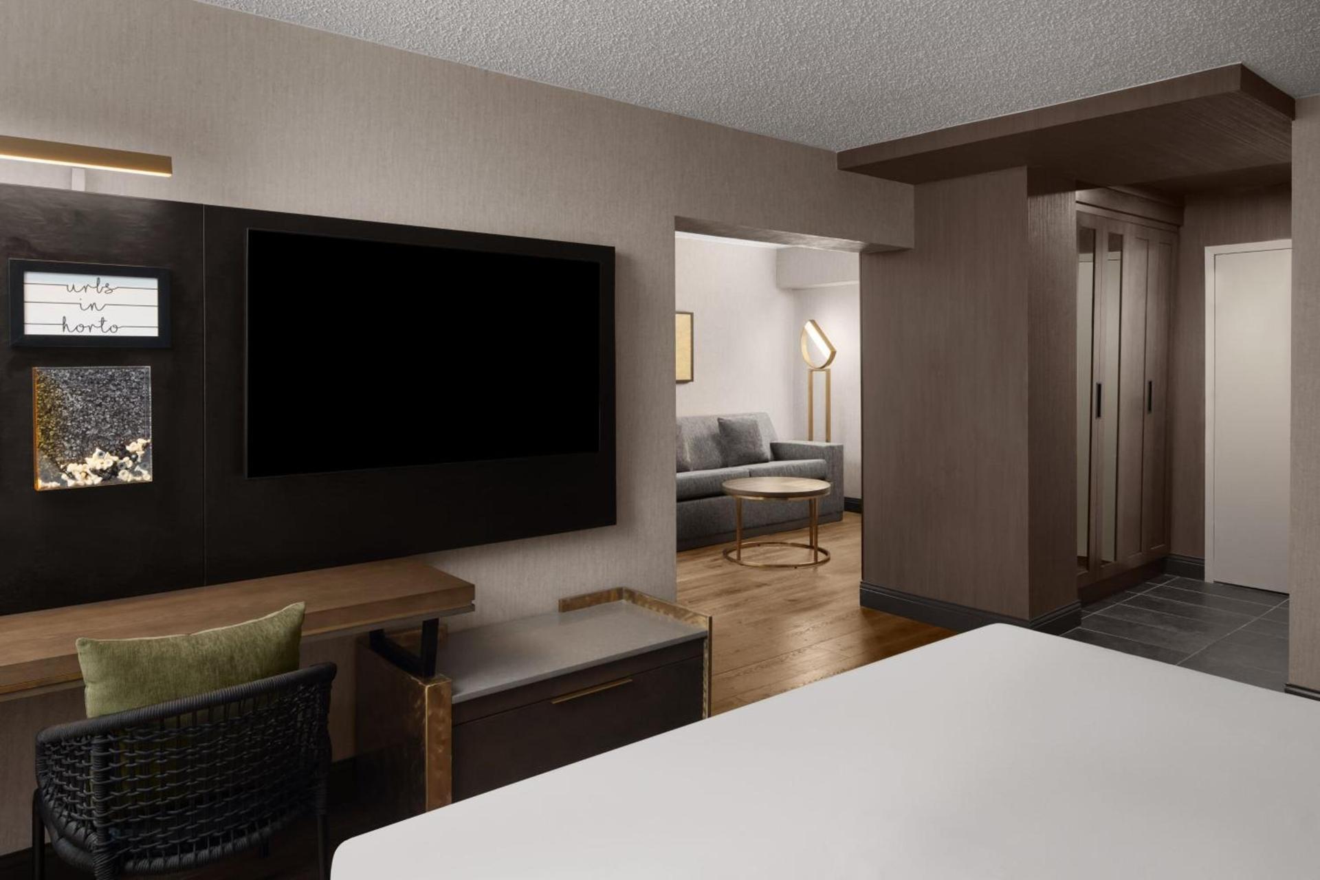 Renaissance Chicago North Shore Hotel photo 39