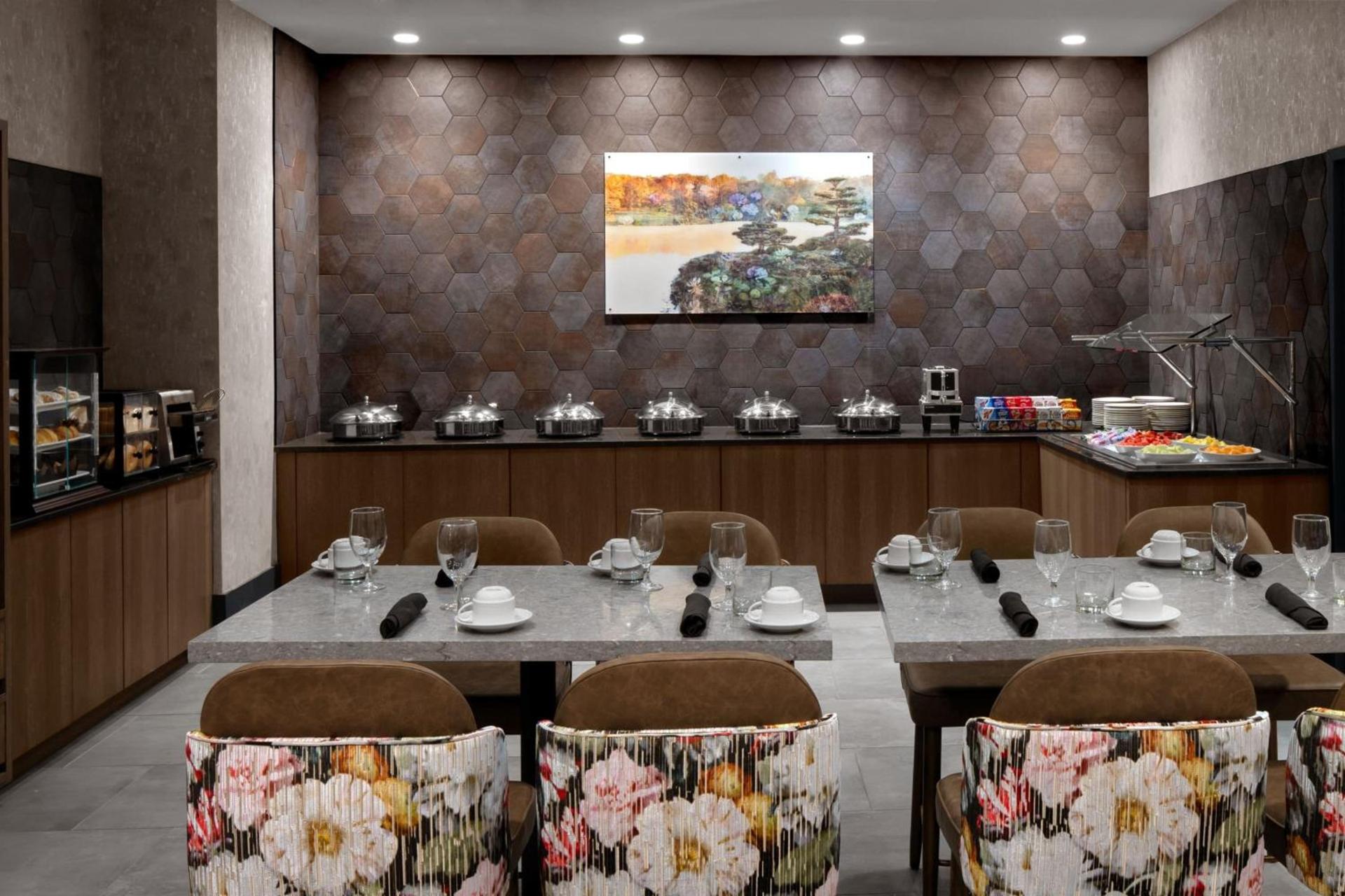 Renaissance Chicago North Shore Hotel photo 50