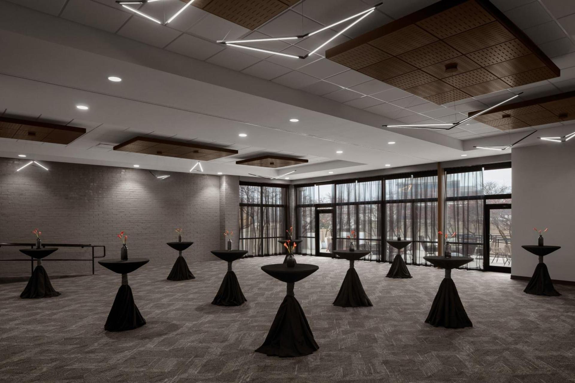 Renaissance Chicago North Shore Hotel photo 55