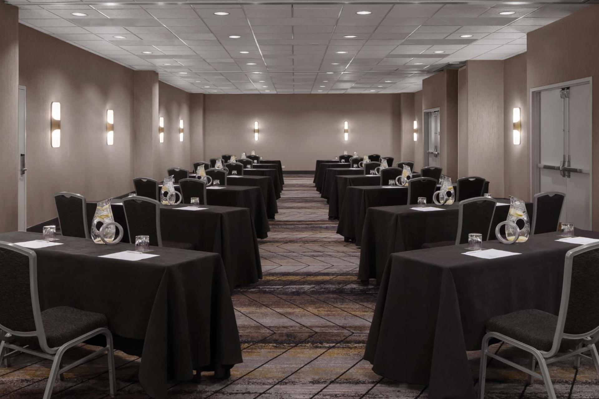Renaissance Chicago North Shore Hotel photo 63