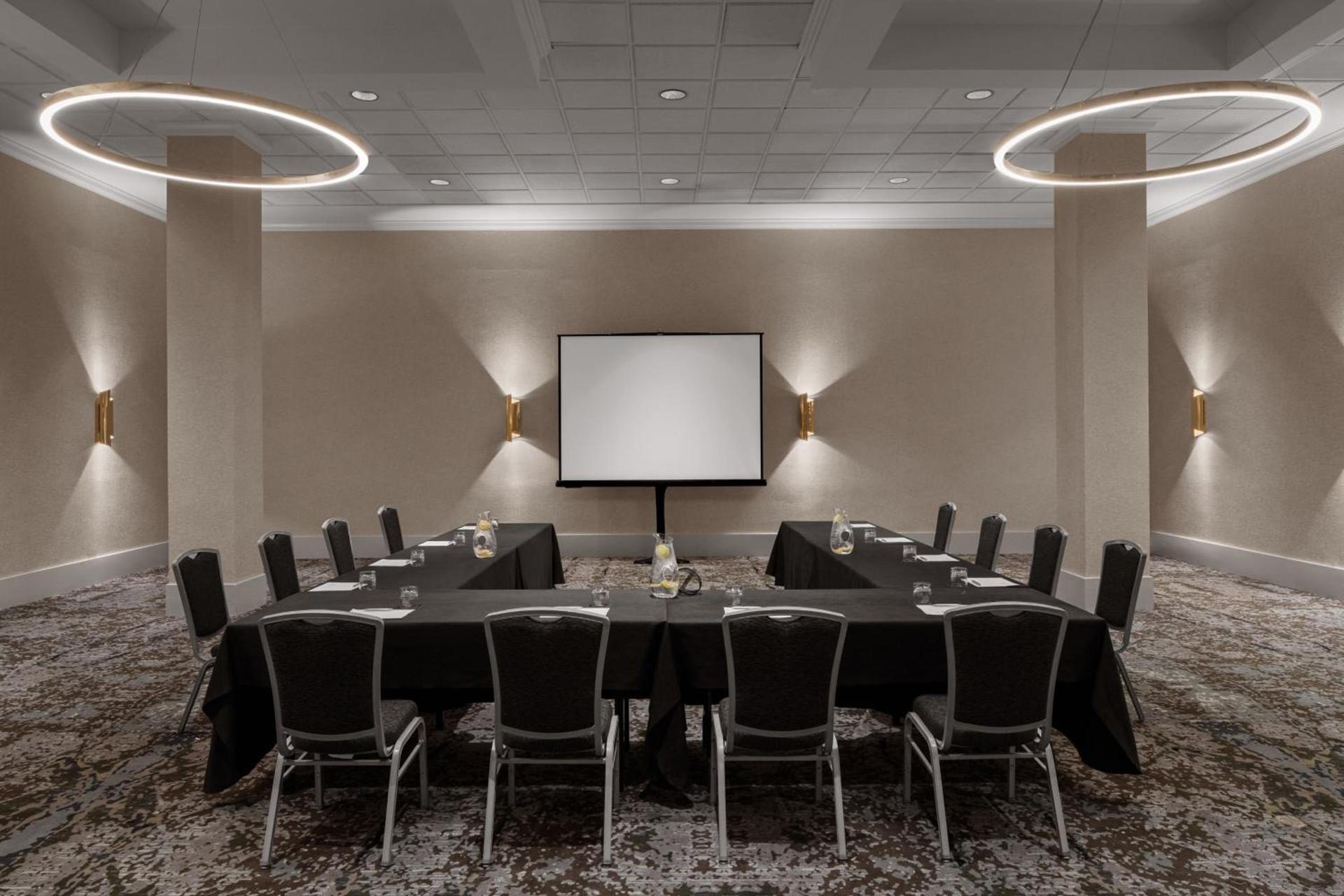 Renaissance Chicago North Shore Hotel photo 64