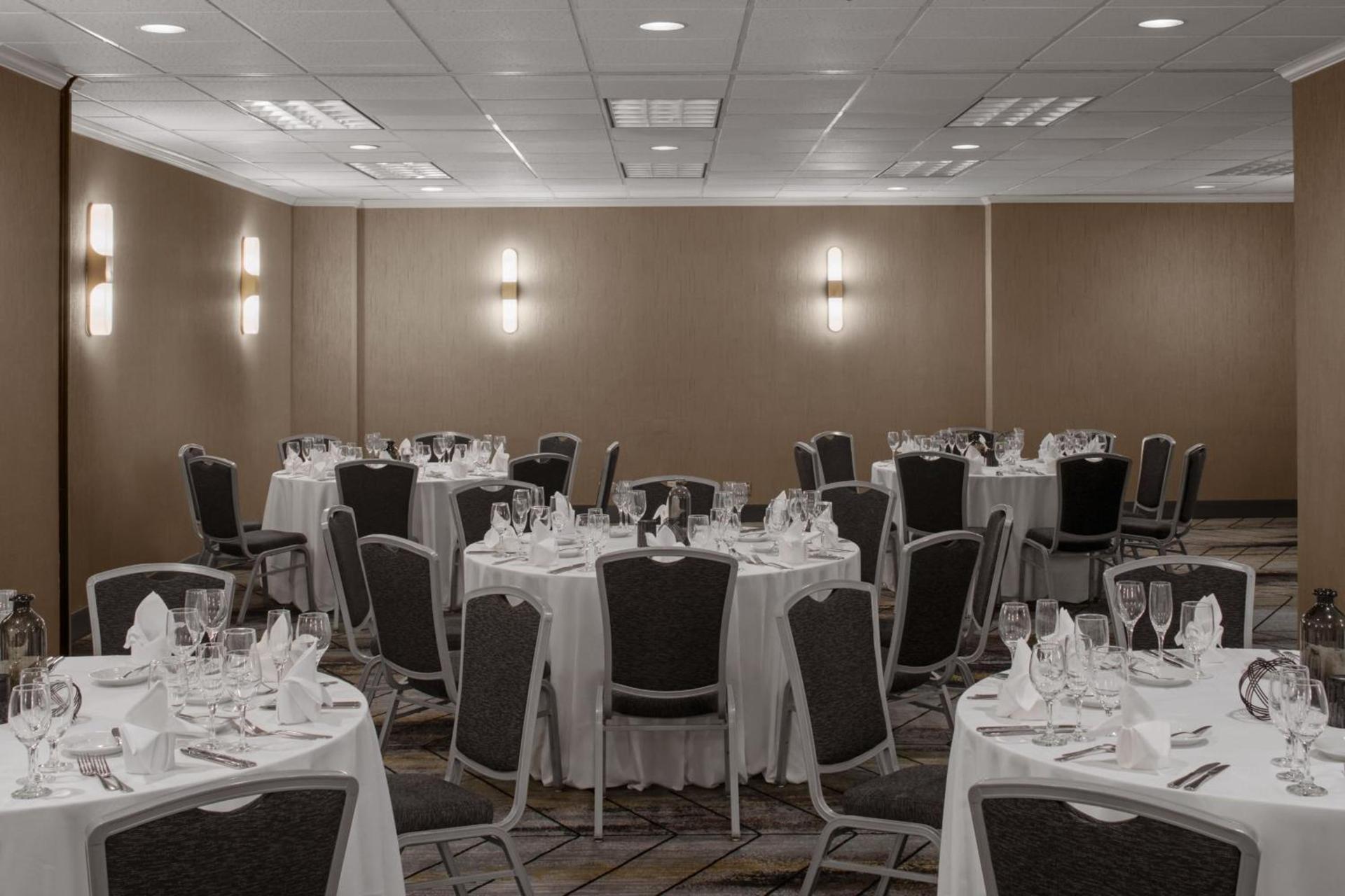 Renaissance Chicago North Shore Hotel photo 69