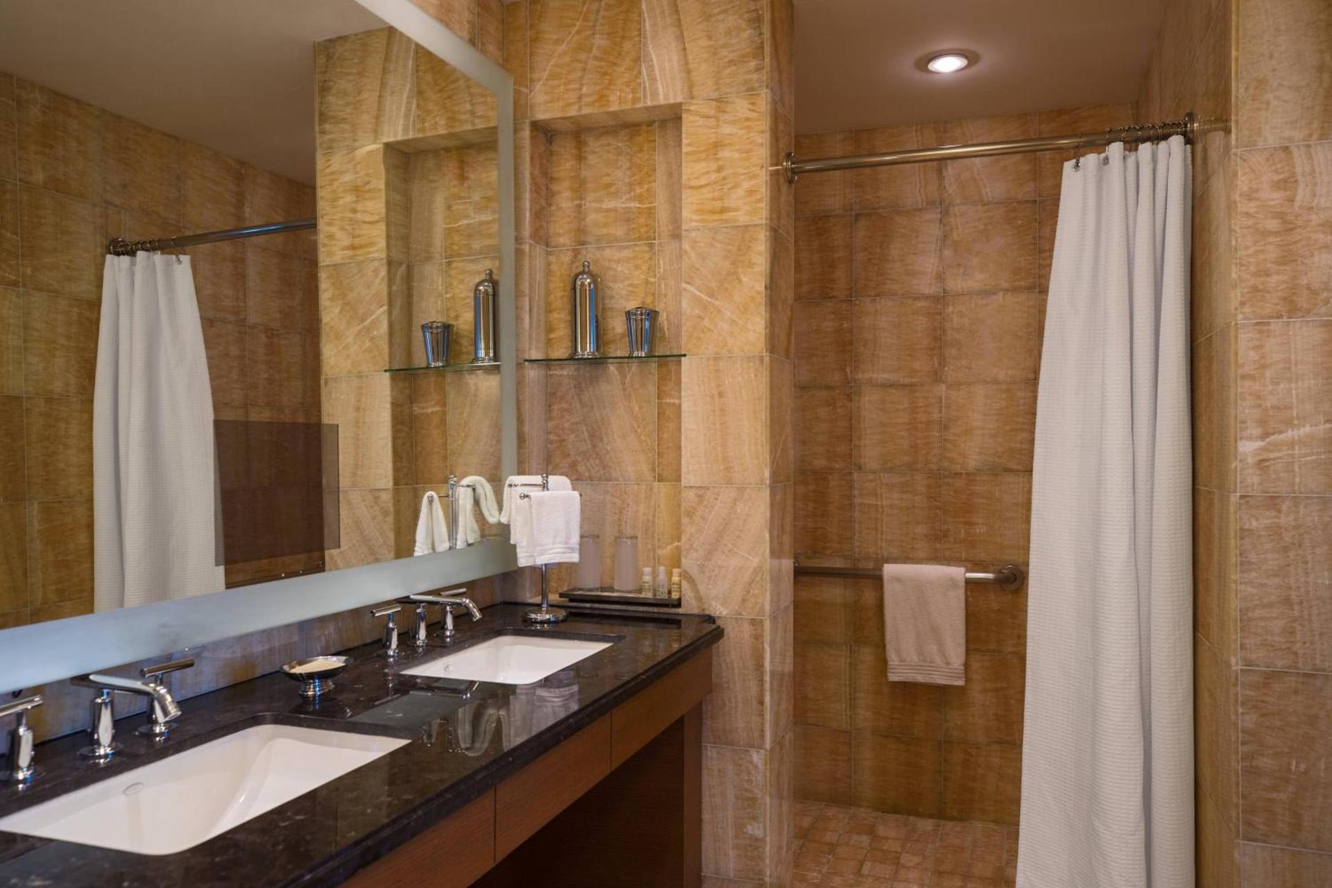 Renaissance Schaumburg Convention Center Hotel photo 34