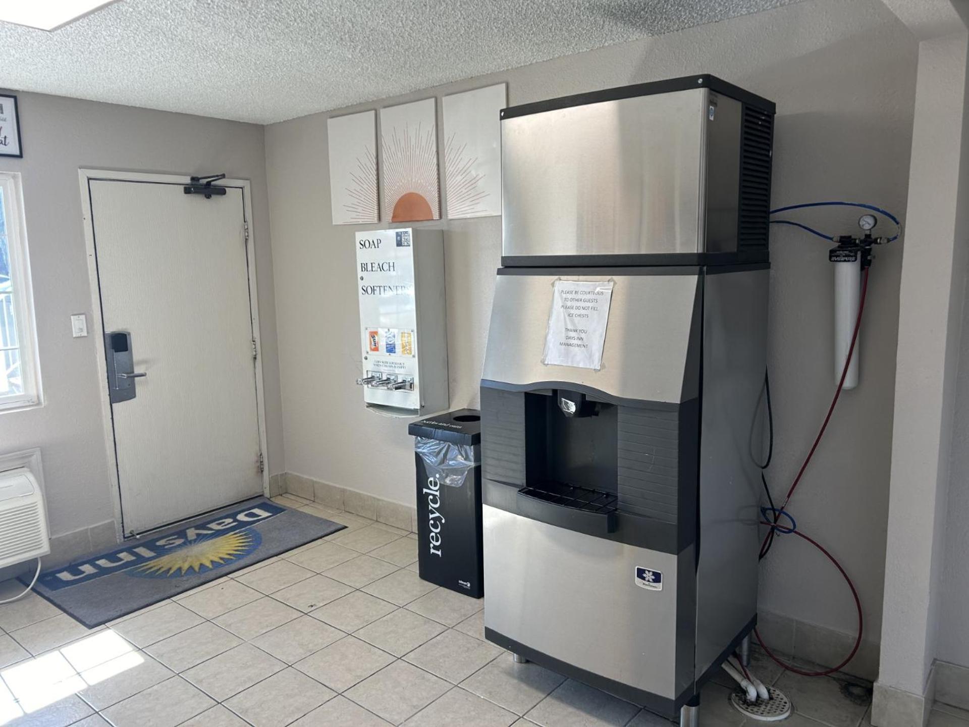 Days Inn by Wyndham Turlock photo 27