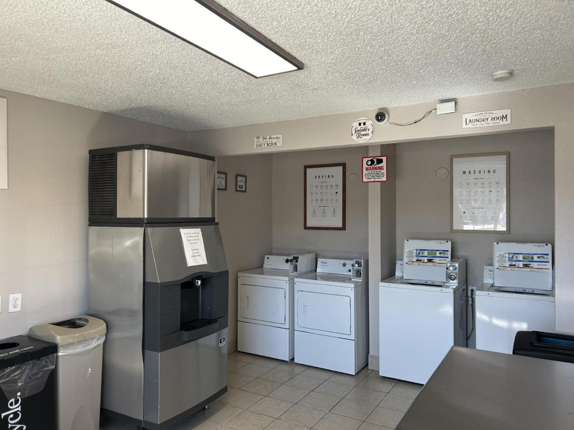 Days Inn by Wyndham Turlock photo 25