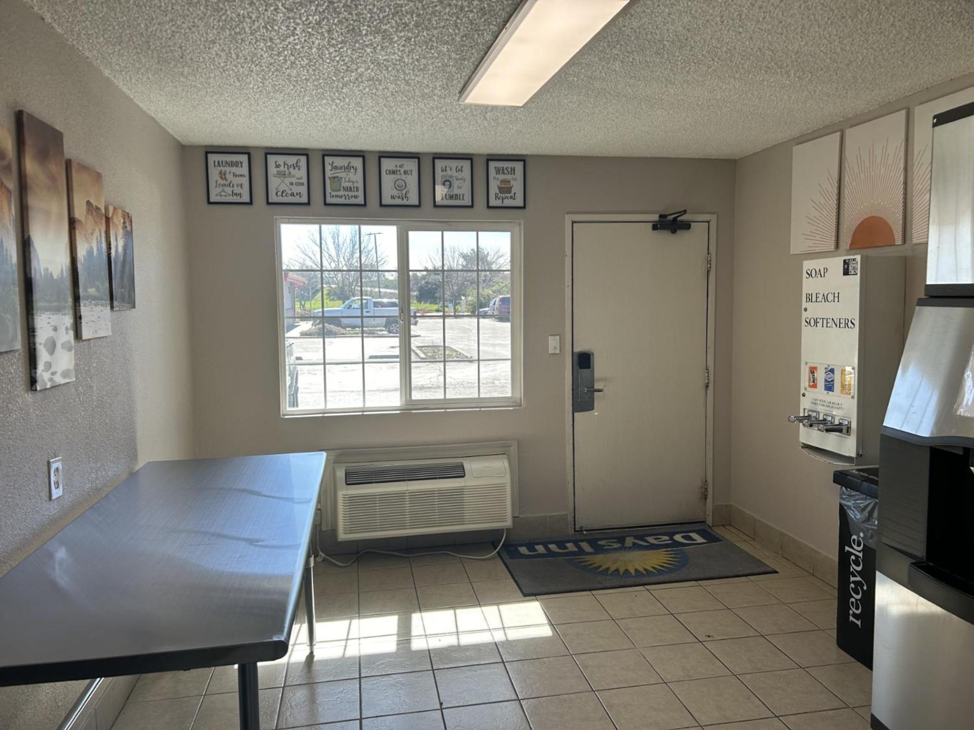 Days Inn by Wyndham Turlock photo 35