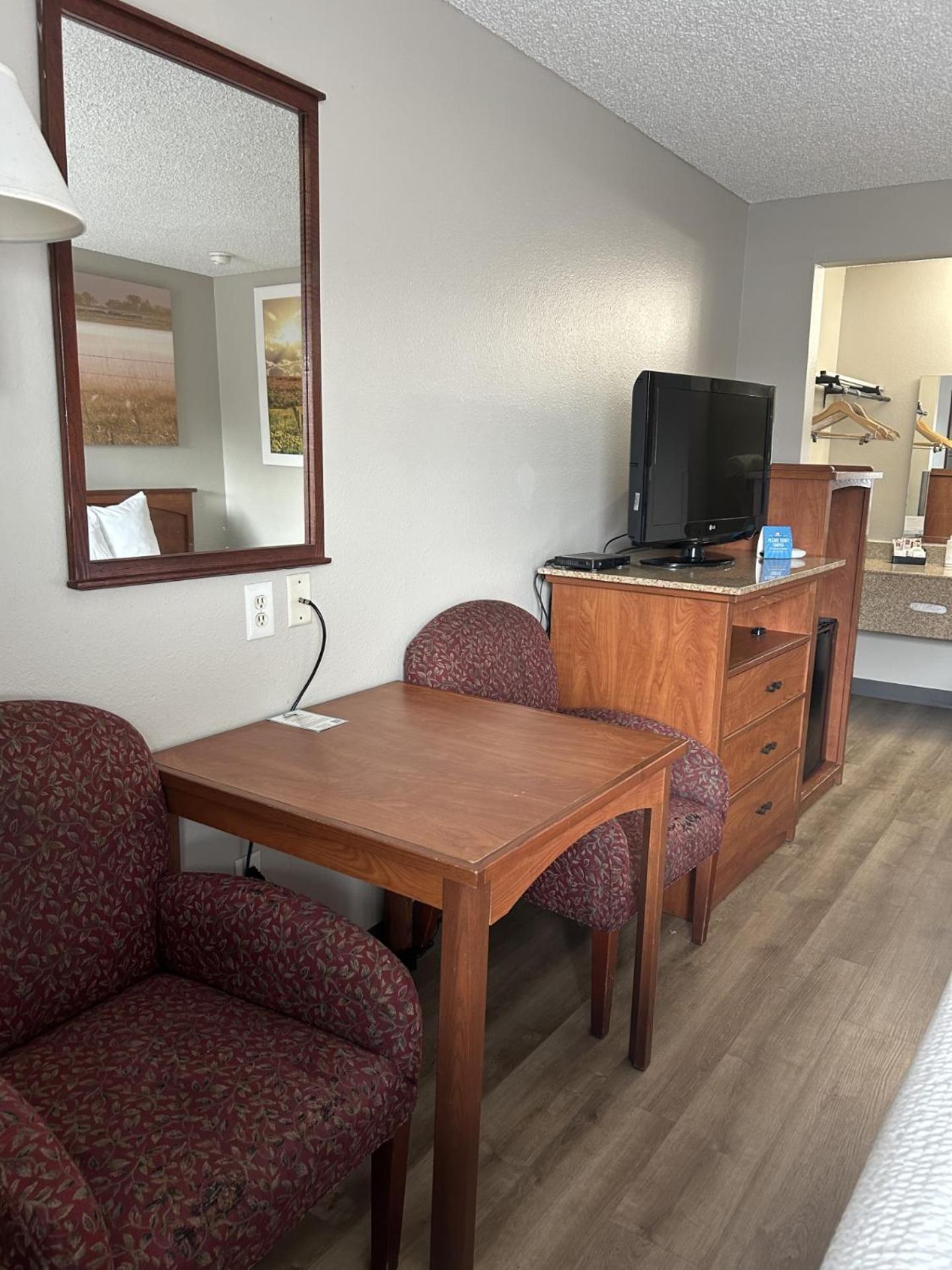 Days Inn by Wyndham Turlock photo 16
