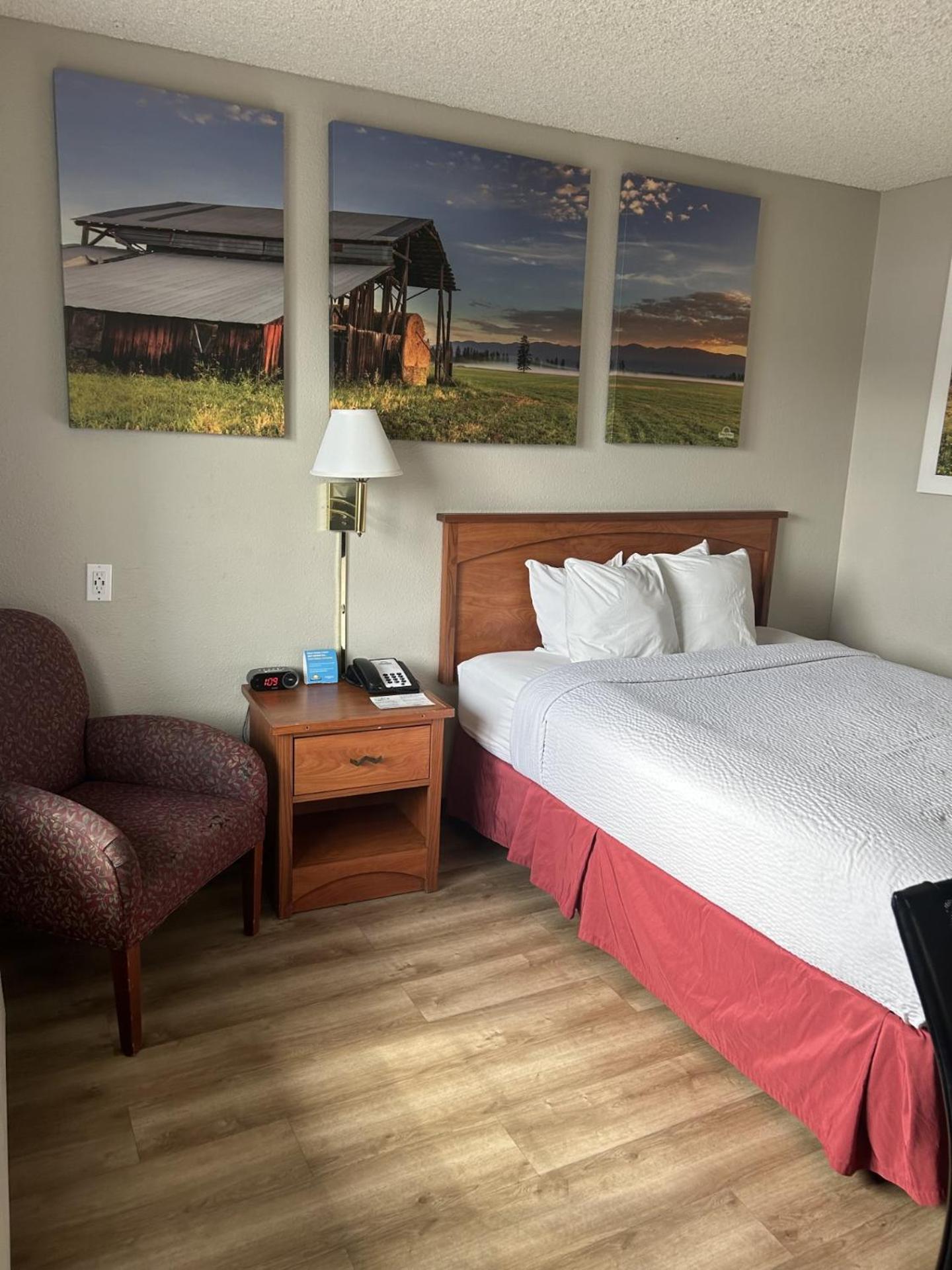 Days Inn by Wyndham Turlock photo 17