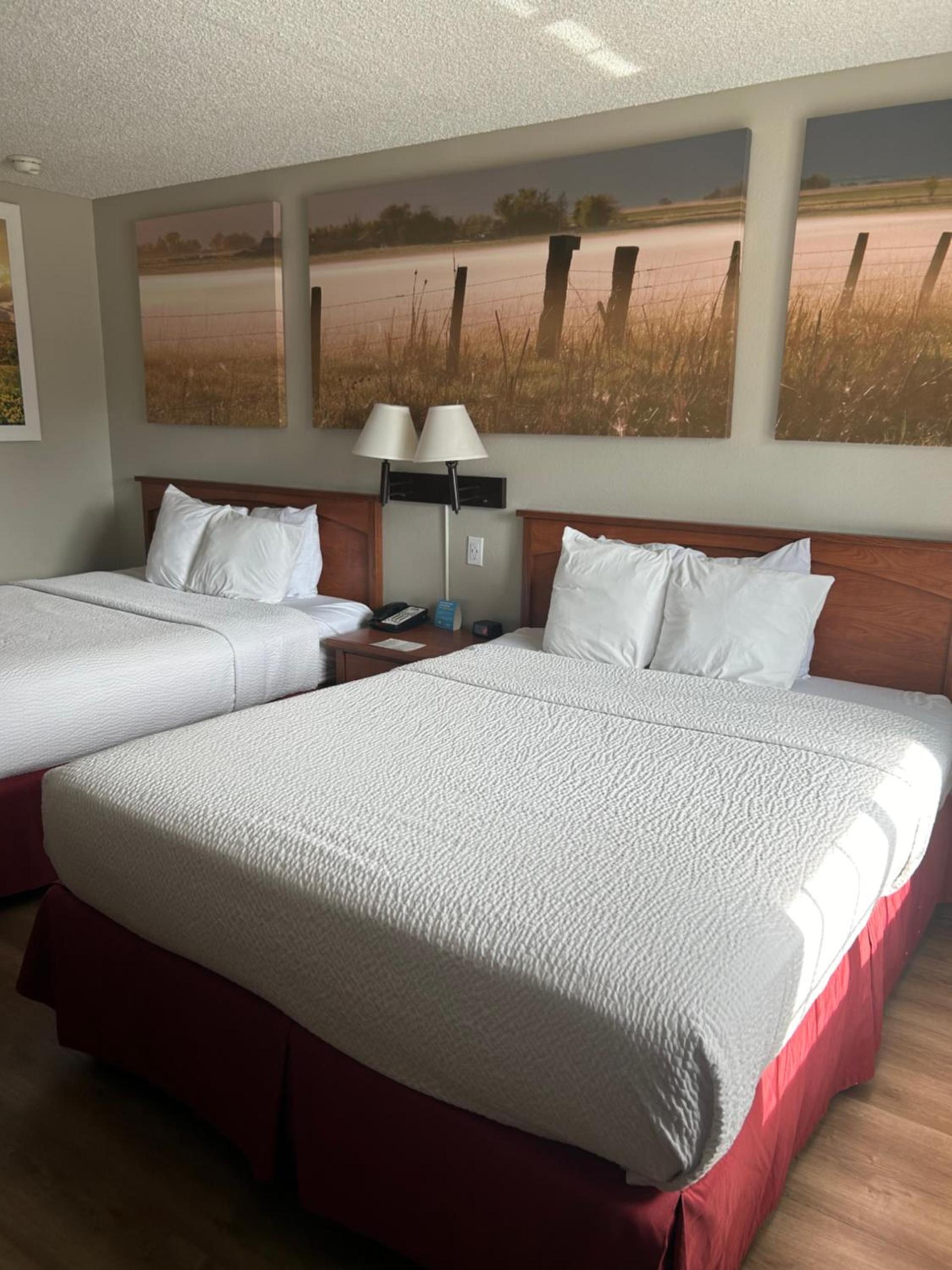 Days Inn by Wyndham Turlock photo 31