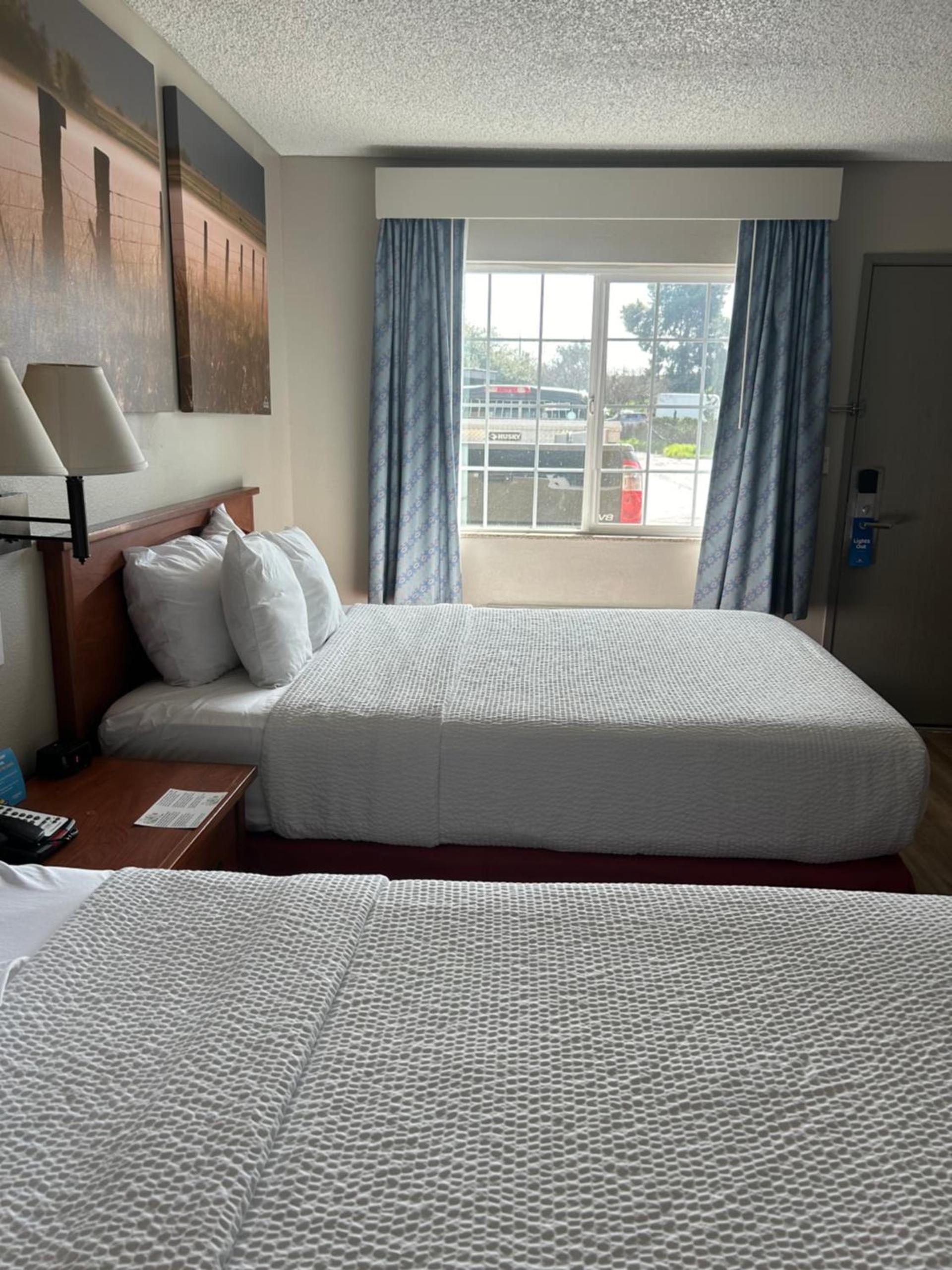 Days Inn by Wyndham Turlock photo 29
