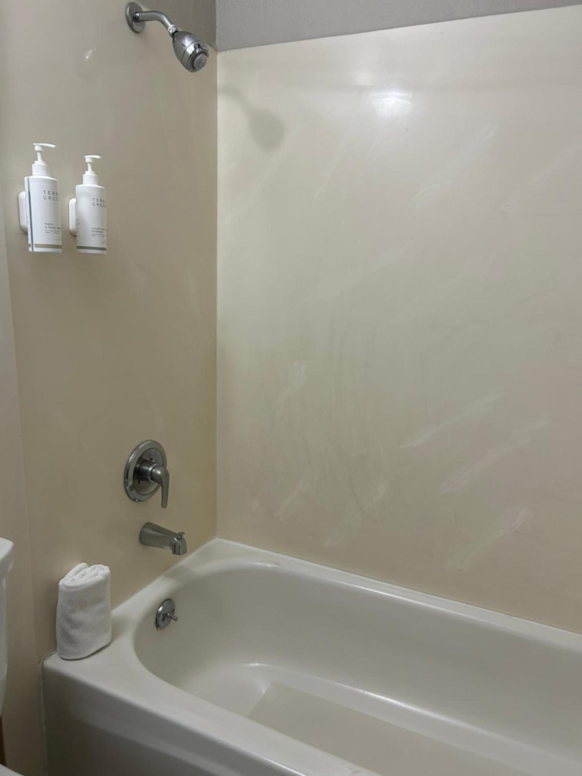 Days Inn by Wyndham Turlock photo 41