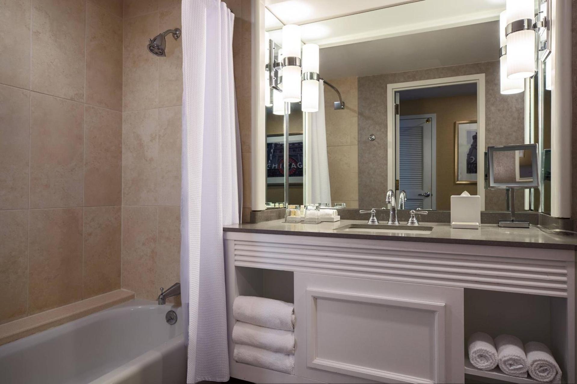 Renaissance Chicago Downtown Hotel photo 5