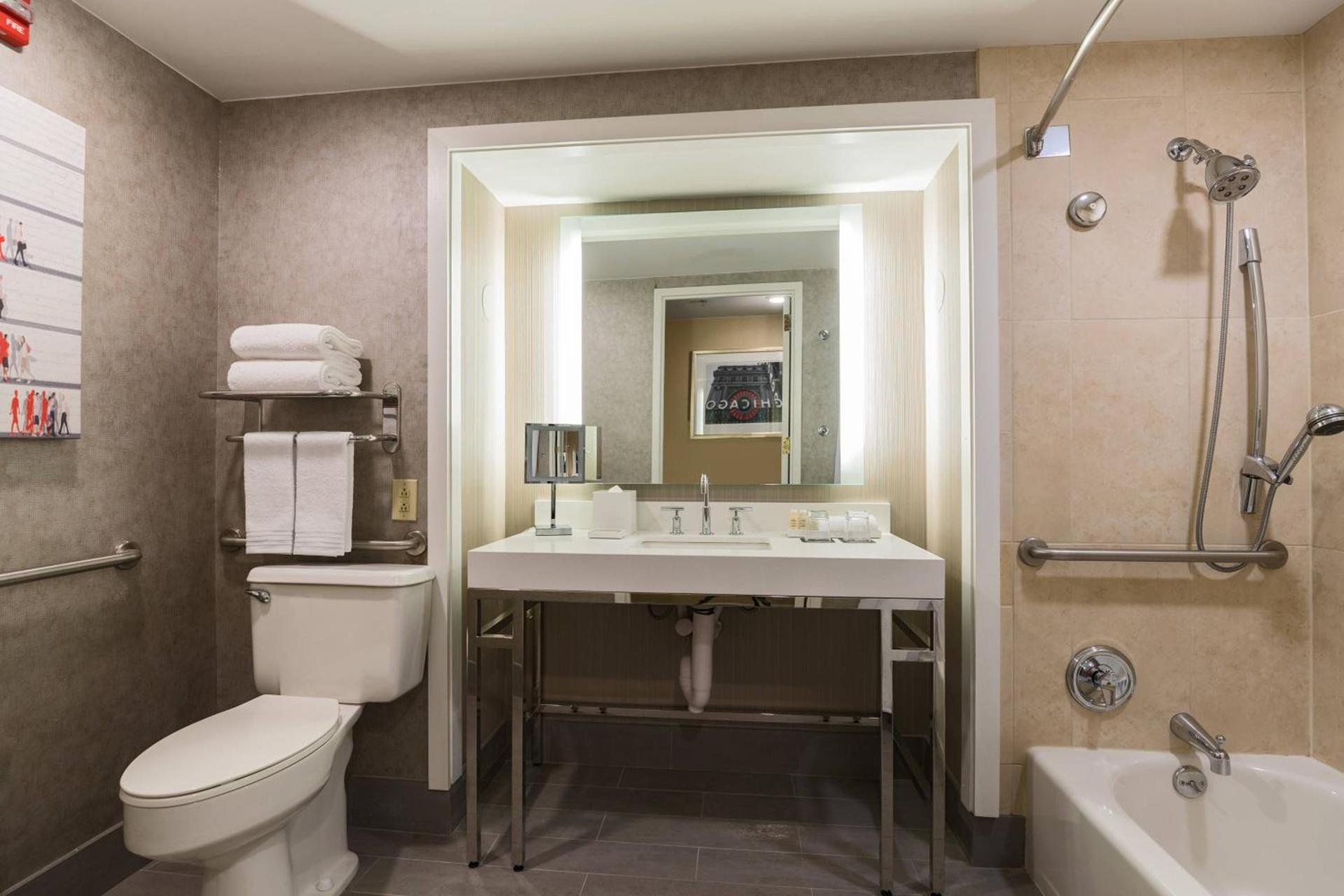 Renaissance Chicago Downtown Hotel photo 6