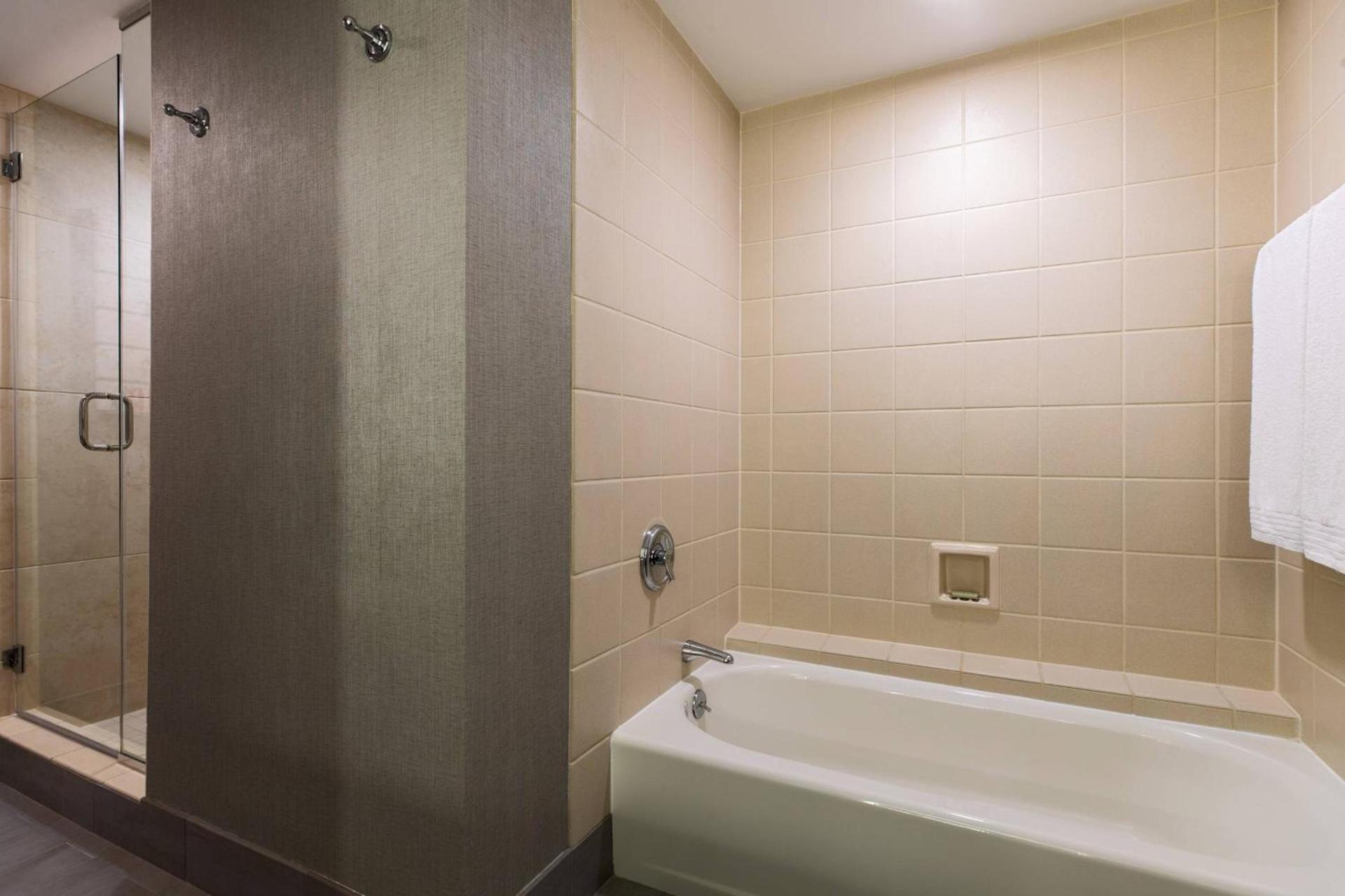 Renaissance Chicago Downtown Hotel photo 13