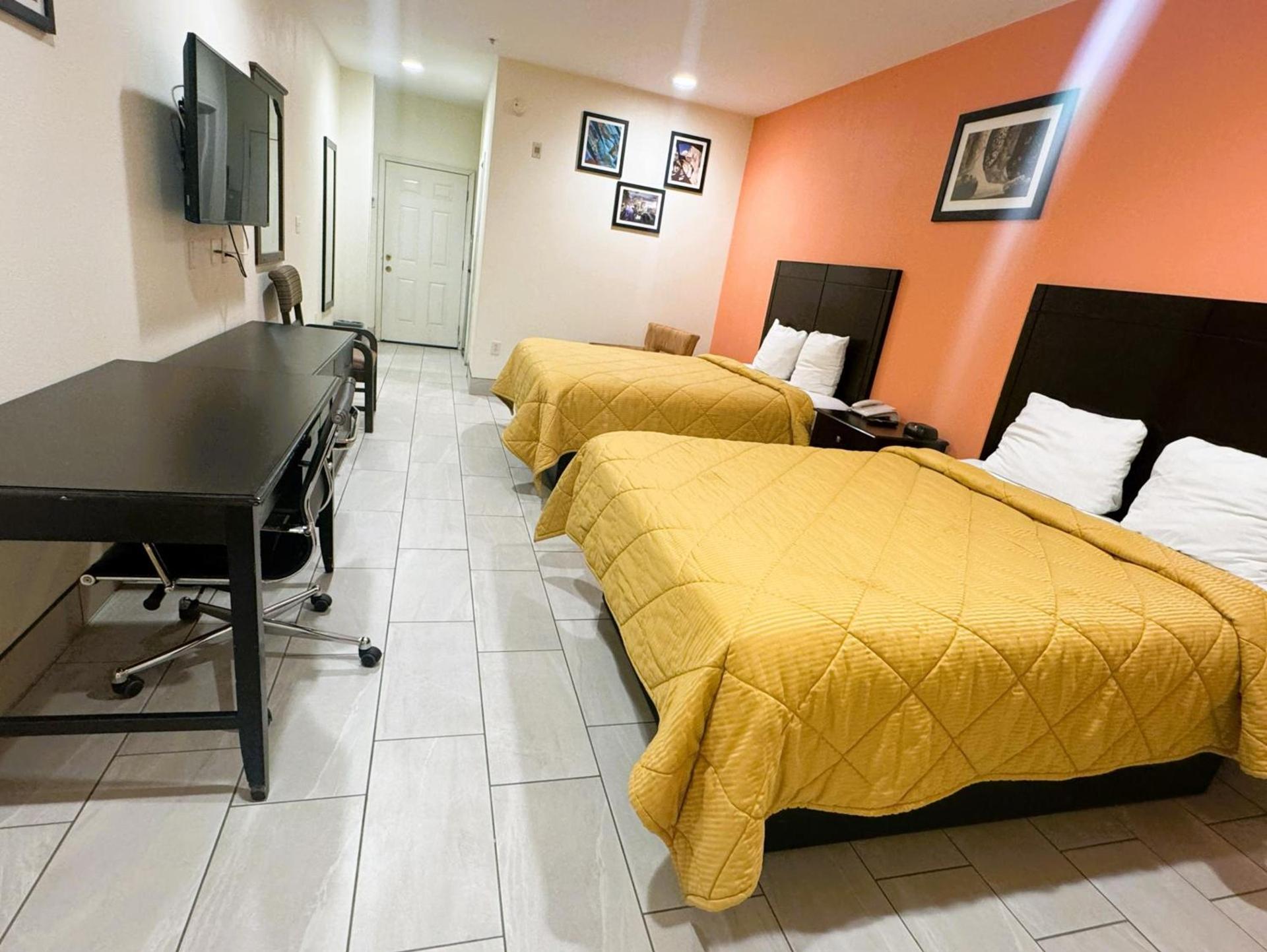 Pecan Valley Inn & Suites photo 5