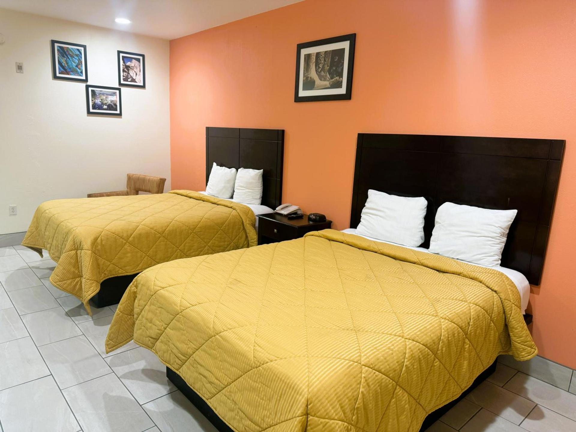 Pecan Valley Inn & Suites photo 9