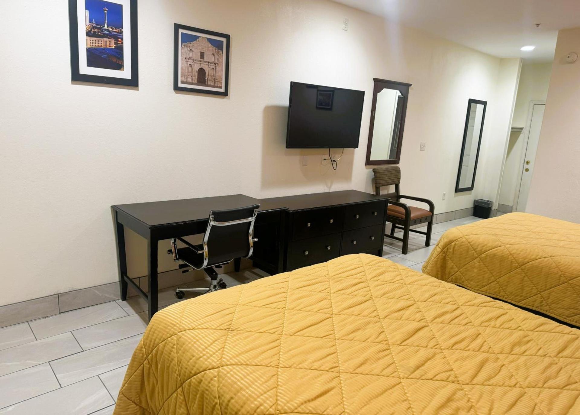 Pecan Valley Inn & Suites photo 2